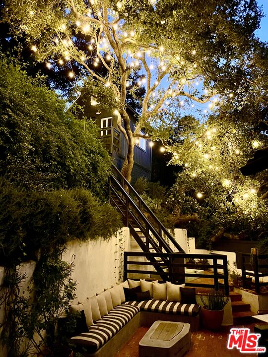 8831 Lookout Mountain Ave