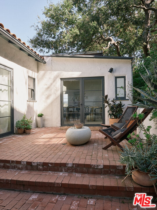 8831 Lookout Mountain Ave