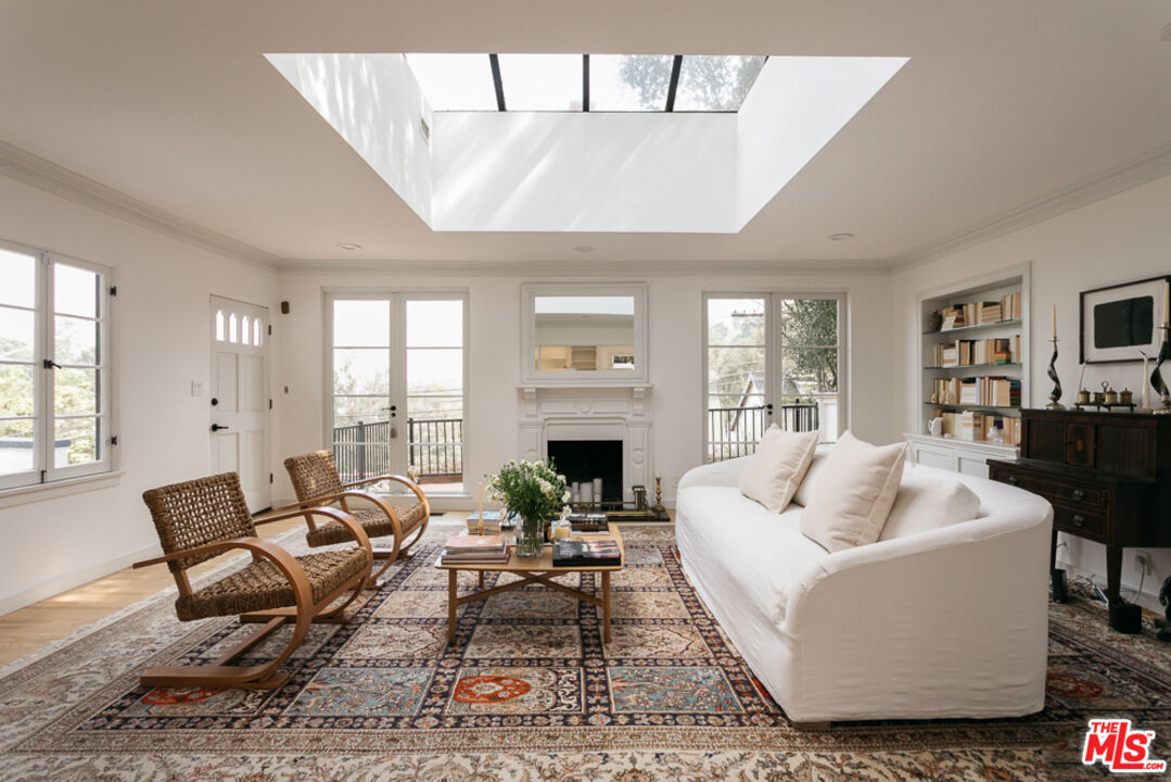 8831 Lookout Mountain Ave