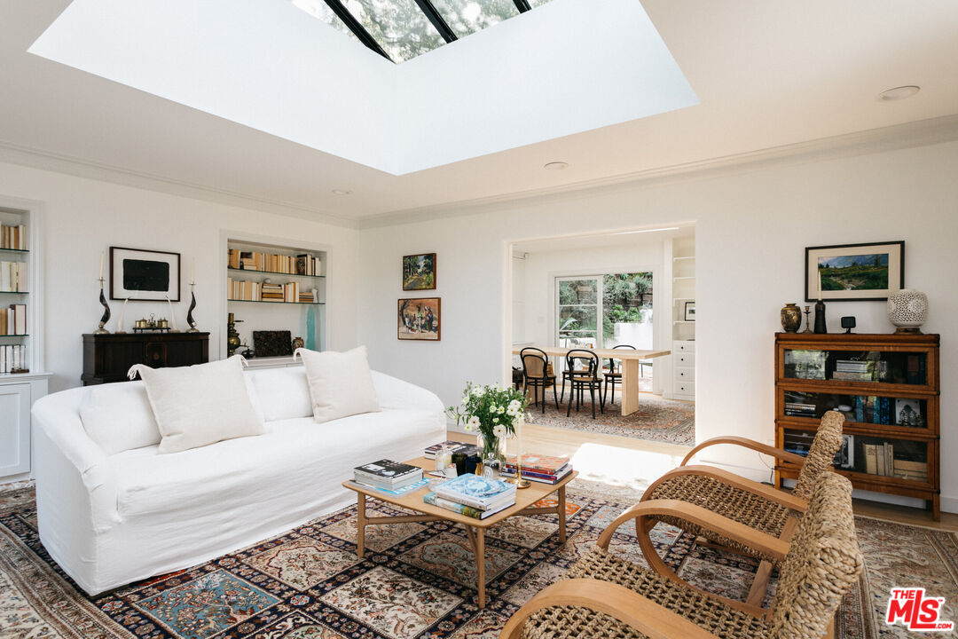 8831 Lookout Mountain Ave