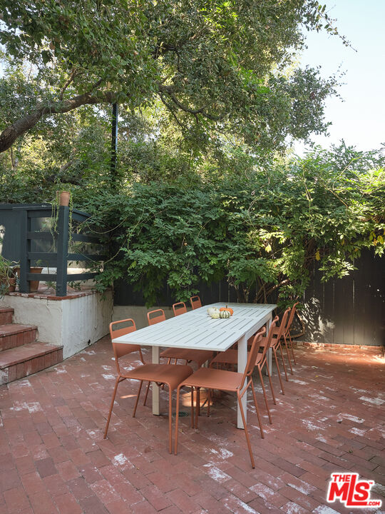 8831 Lookout Mountain Ave