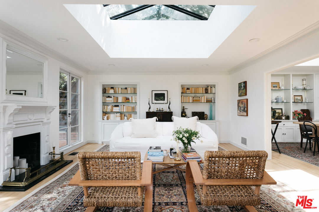 8831 Lookout Mountain Ave