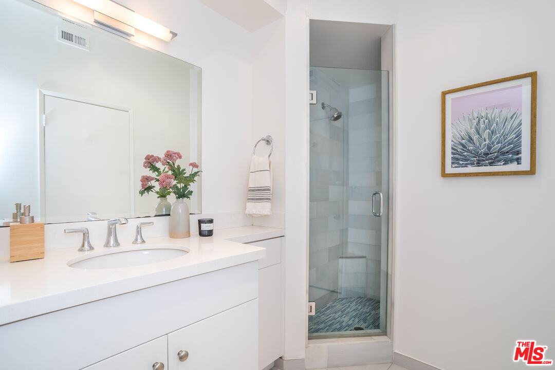 9000 Cynthia St Unit: 404