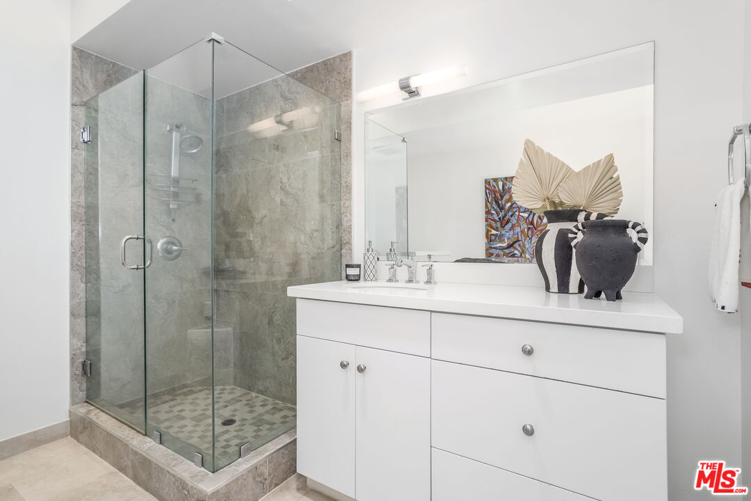 9000 Cynthia St Unit: 404