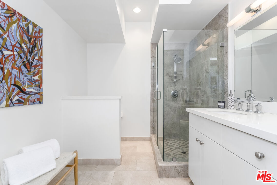 9000 Cynthia St Unit: 404