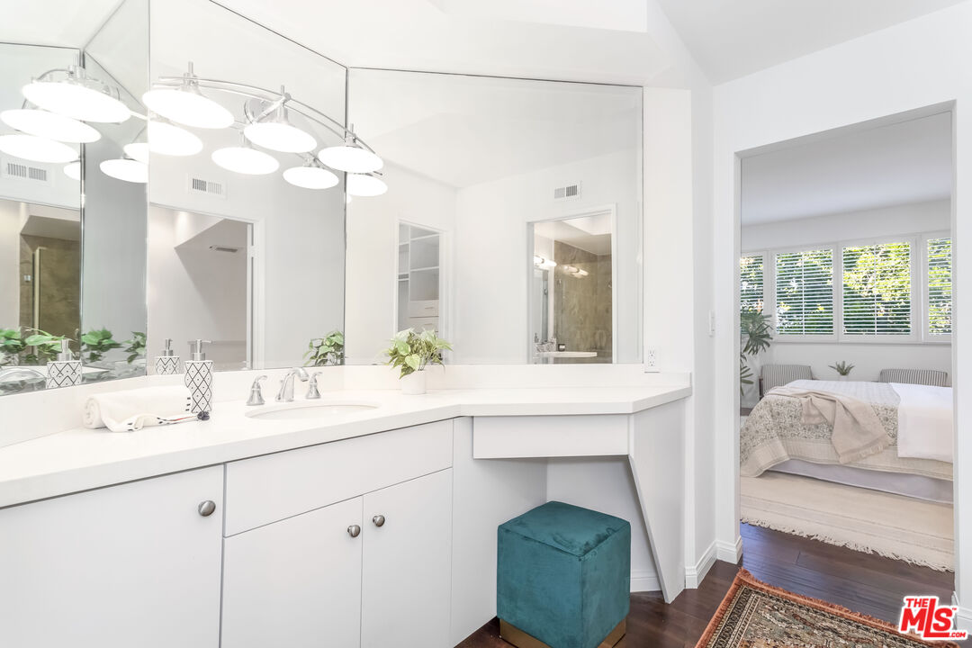 9000 Cynthia St Unit: 404