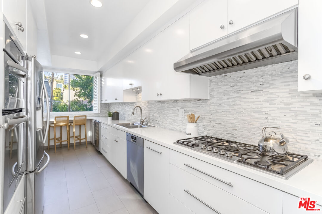 9000 Cynthia St Unit: 404