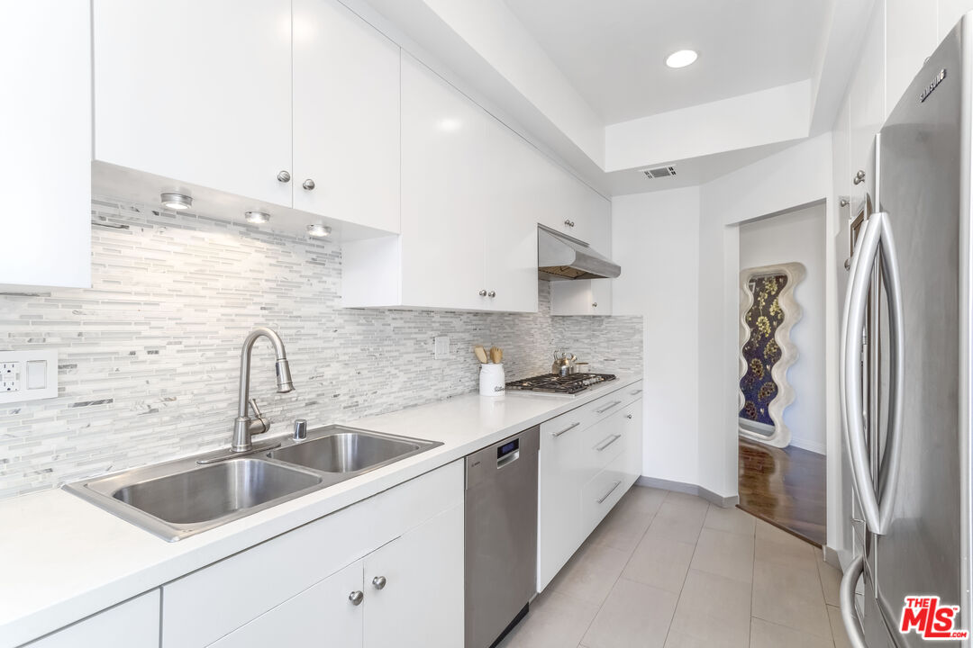 9000 Cynthia St Unit: 404