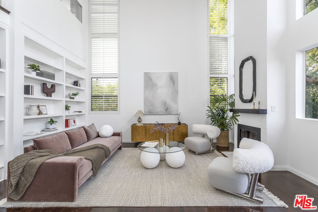 9000 Cynthia St Unit: 404