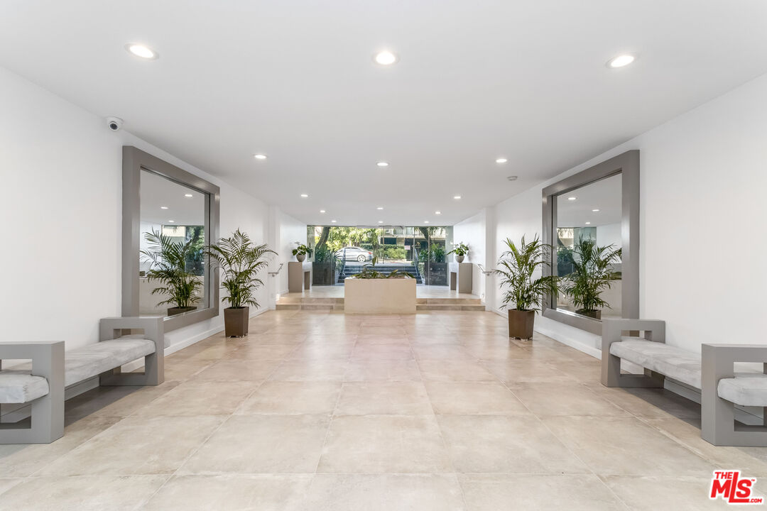 9000 Cynthia St Unit: 404