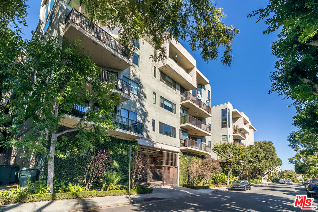 9000 Cynthia St Unit: 404