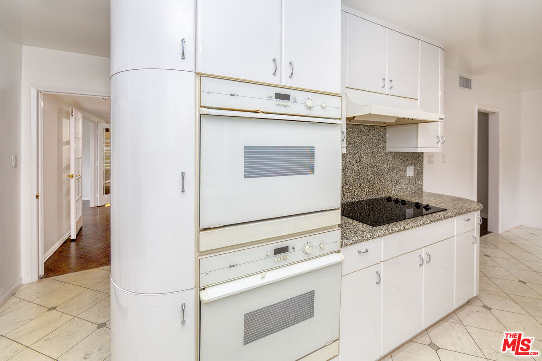 1850 Coldwater Canyon Dr