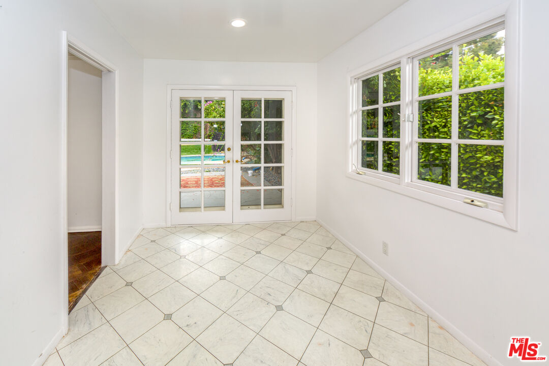 1850 Coldwater Canyon Dr