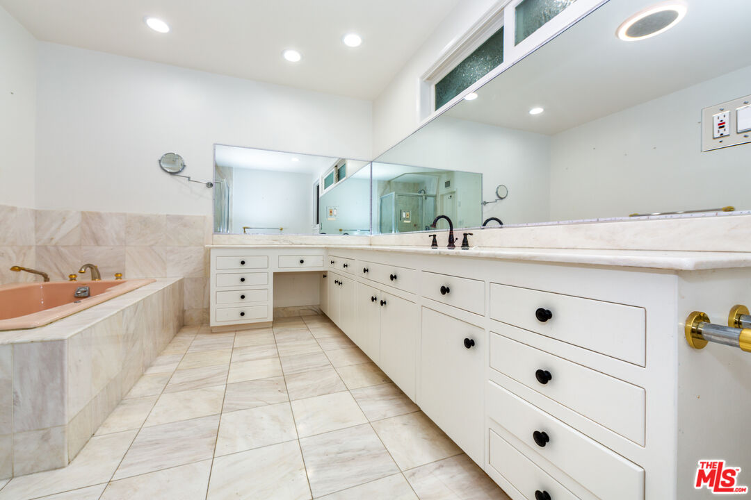 1850 Coldwater Canyon Dr