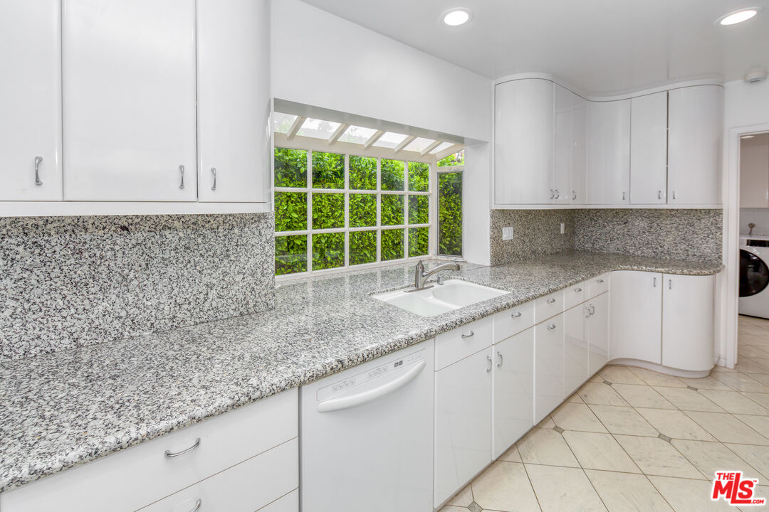 1850 Coldwater Canyon Dr