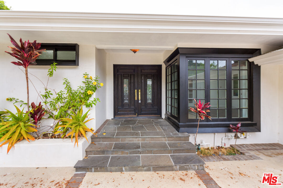 1850 Coldwater Canyon Dr