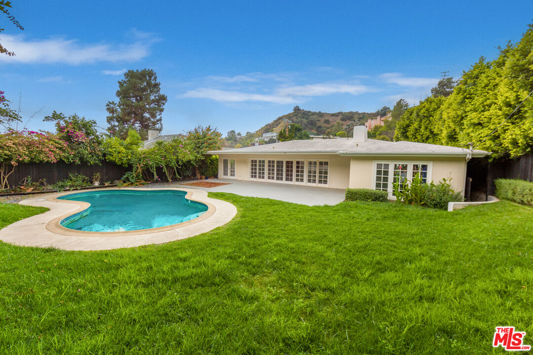 1850 Coldwater Canyon Dr