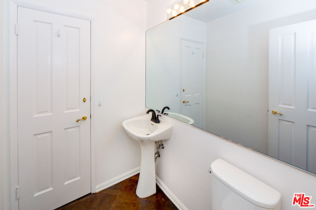 1850 Coldwater Canyon Dr