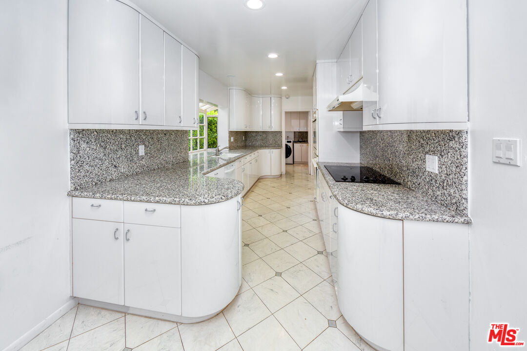 1850 Coldwater Canyon Dr