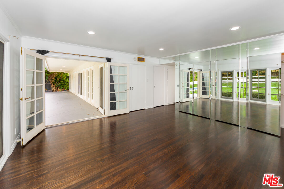 1850 Coldwater Canyon Dr