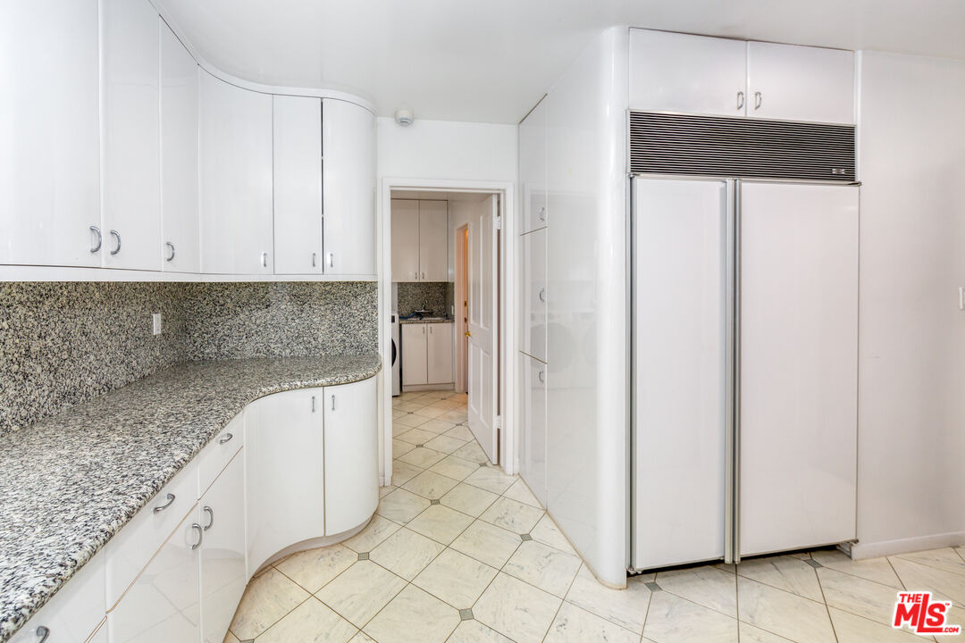 1850 Coldwater Canyon Dr