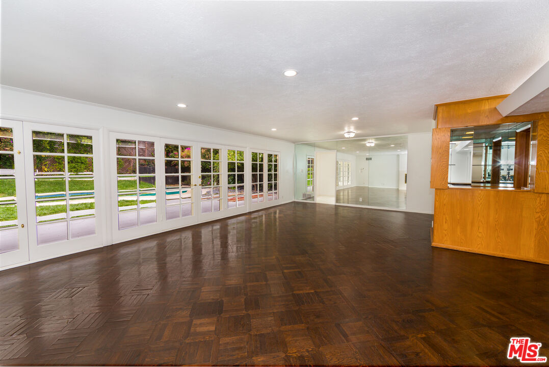 1850 Coldwater Canyon Dr