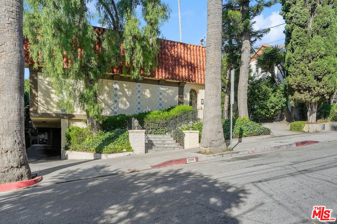 1209 Larrabee St Unit: 4