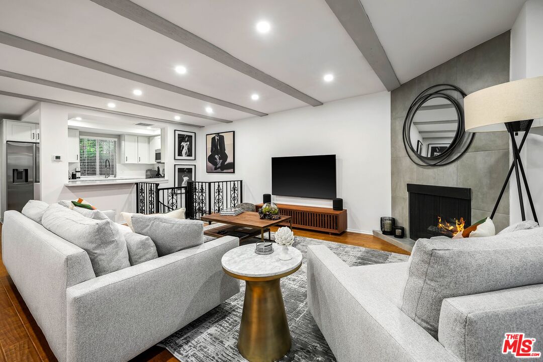 1209 Larrabee St Unit: 4