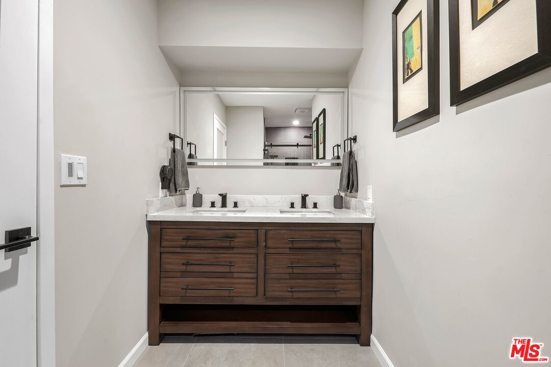 1209 Larrabee St Unit: 4