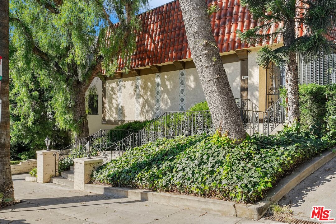 1209 Larrabee St Unit: 4