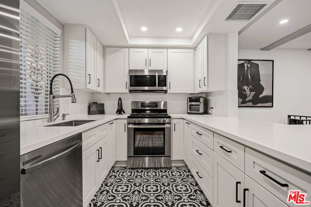 1209 Larrabee St Unit: 4