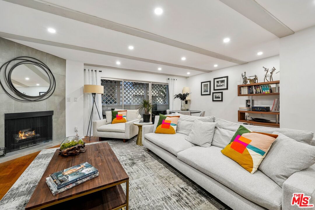 1209 Larrabee St Unit: 4