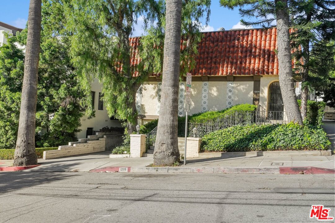 1209 Larrabee St Unit: 4