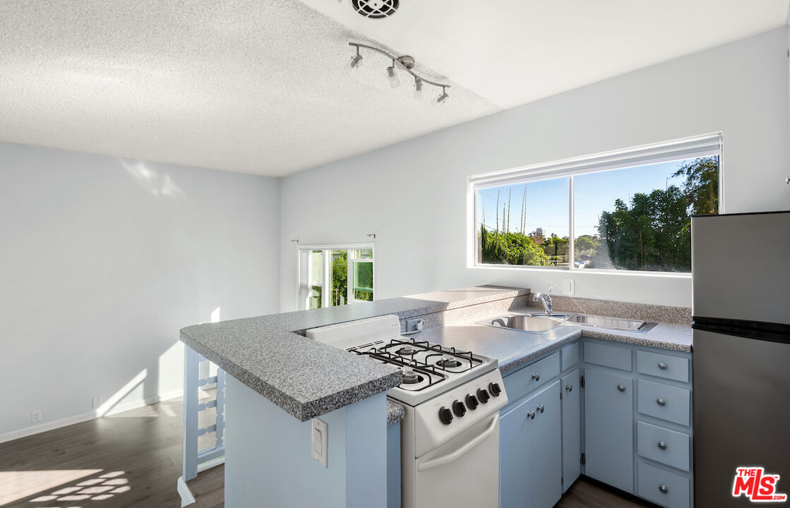 534 N Harper Ave Unit: 1/2