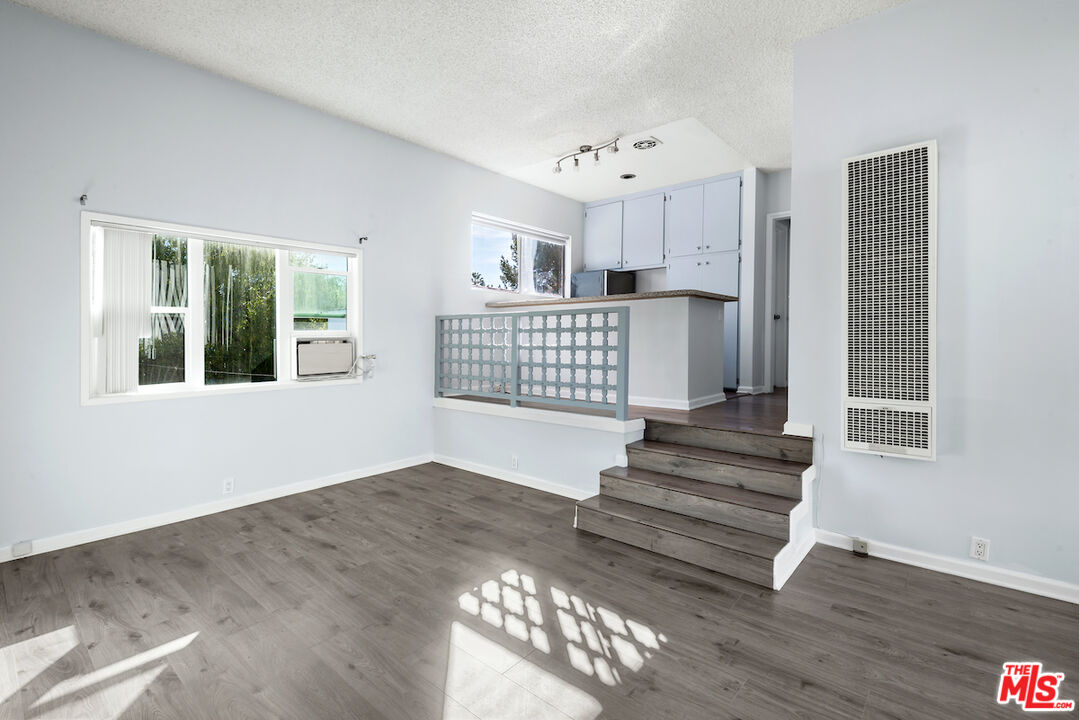 534 N Harper Ave Unit: 1/2