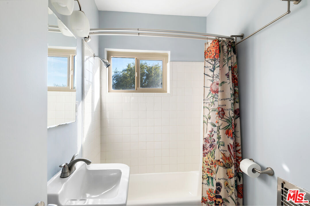 534 N Harper Ave Unit: 1/2