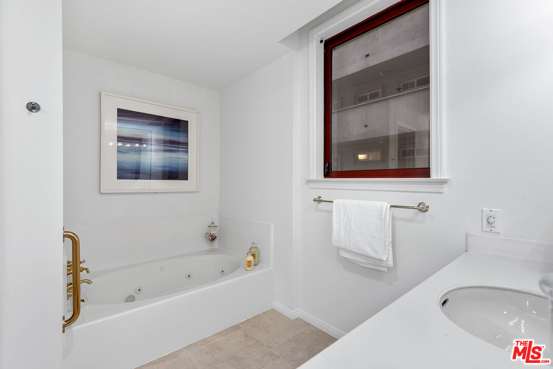 10550 Wilshire Blvd Unit: 203