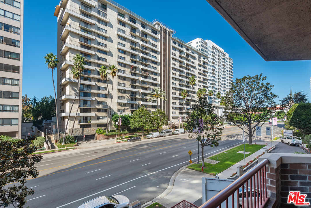 10550 Wilshire Blvd Unit: 203