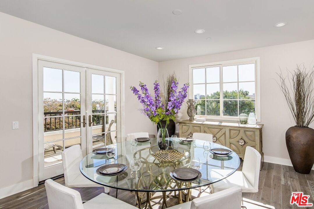 313 S Reeves Dr Unit: 102