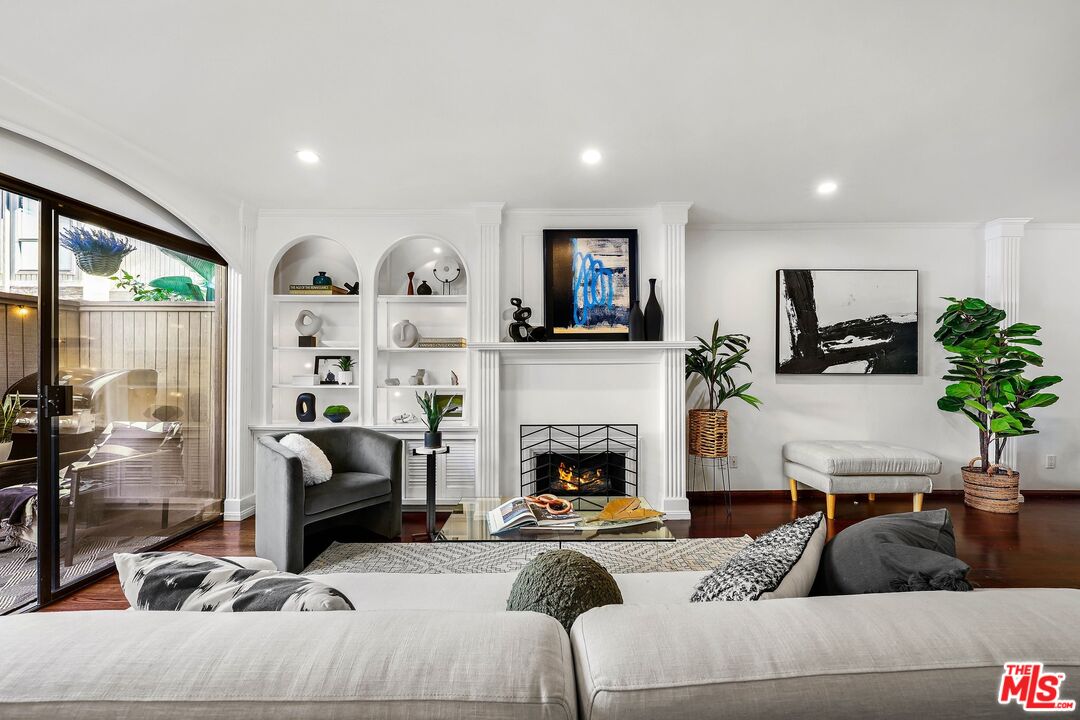 853 Larrabee St Unit: 4