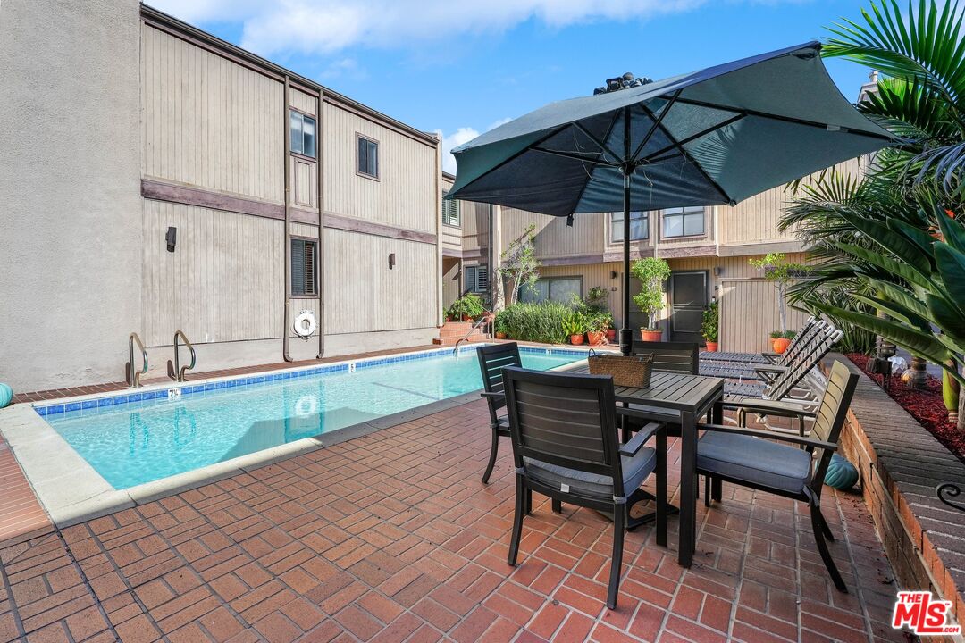853 Larrabee St Unit: 4