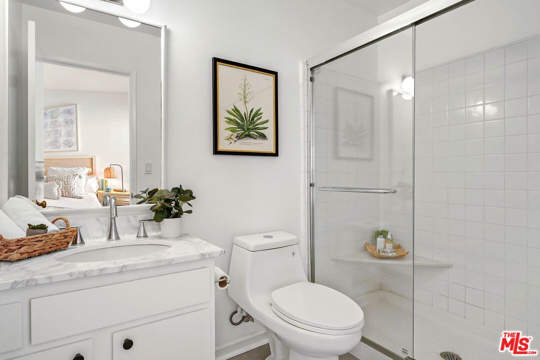 853 Larrabee St Unit: 4