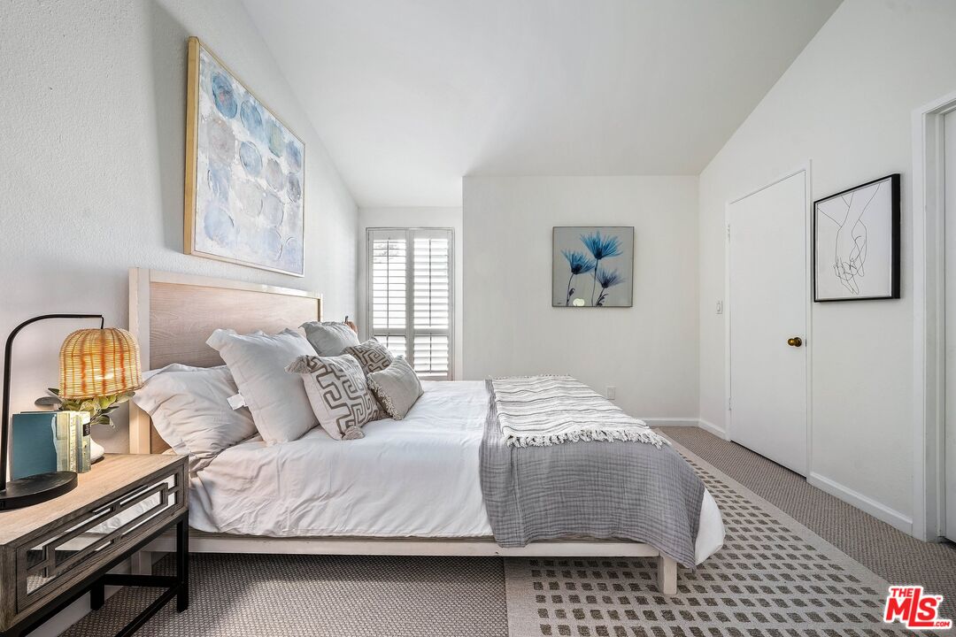 853 Larrabee St Unit: 4