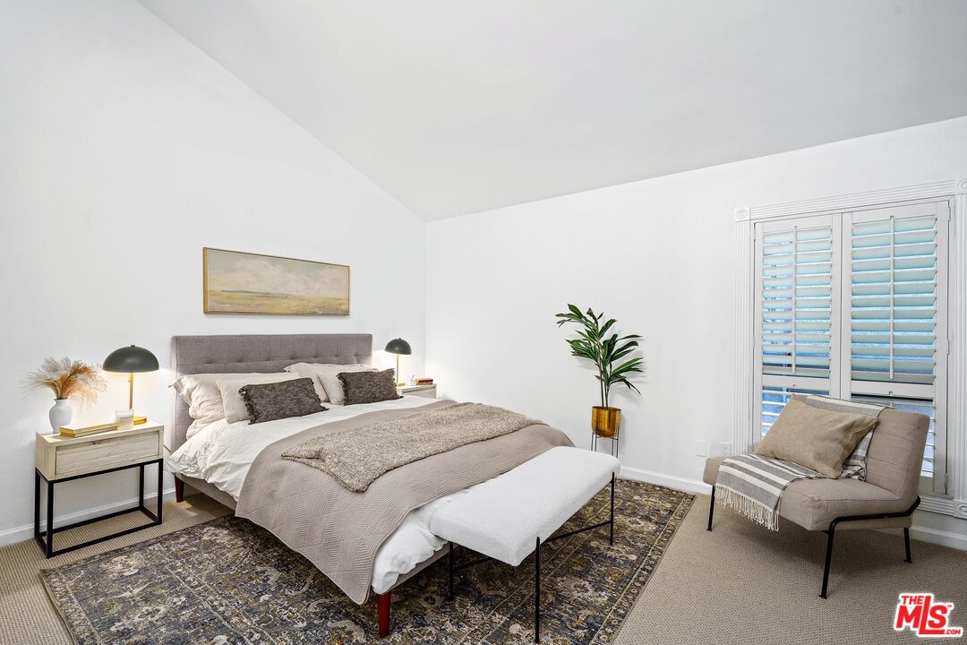 853 Larrabee St Unit: 4