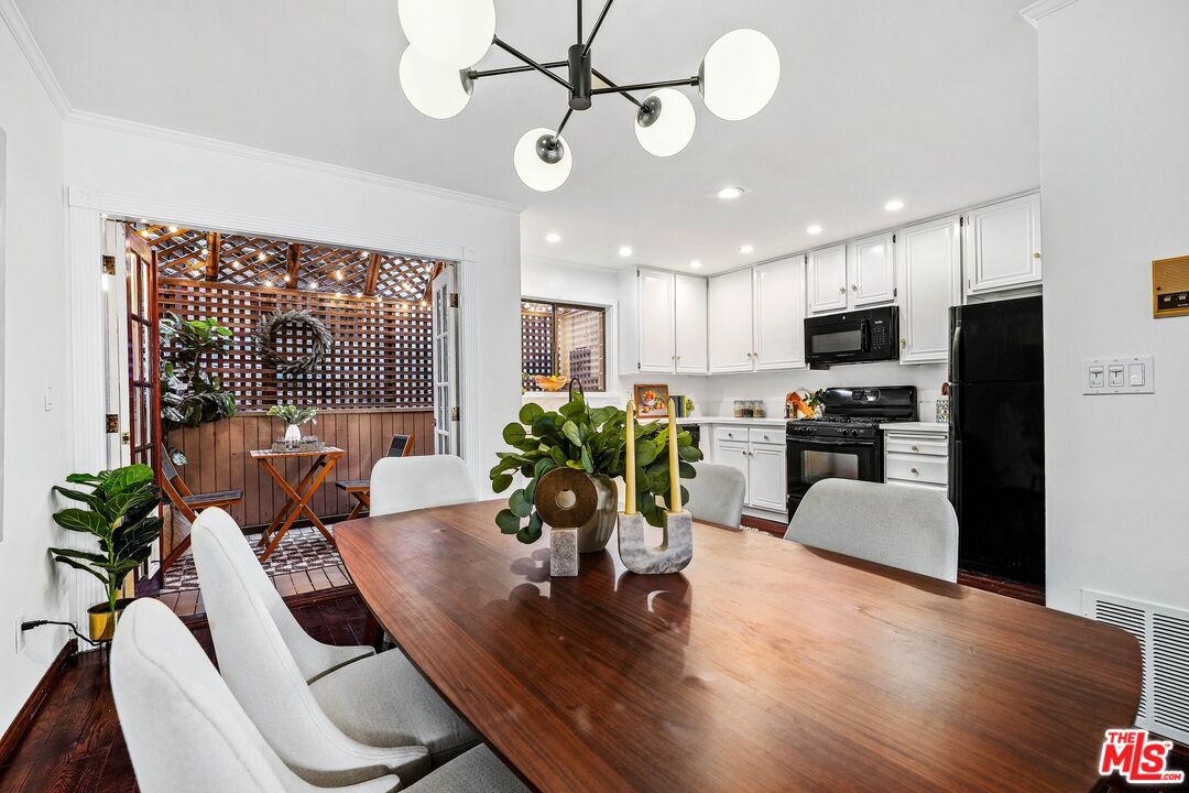 853 Larrabee St Unit: 4