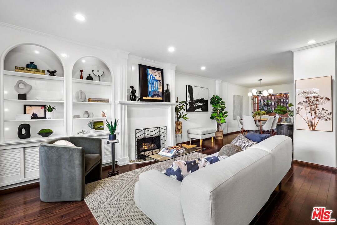 853 Larrabee St Unit: 4