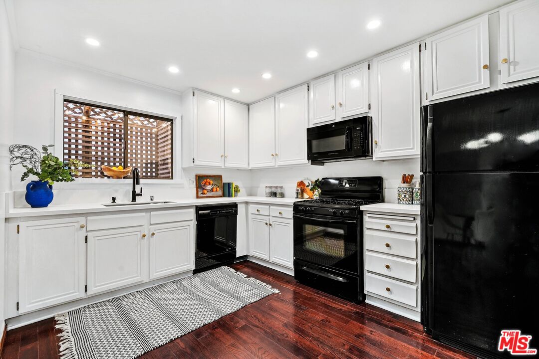 853 Larrabee St Unit: 4