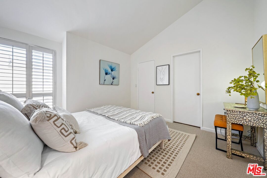 853 Larrabee St Unit: 4