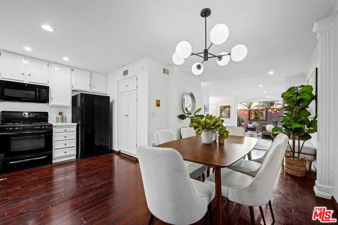 853 Larrabee St Unit: 4
