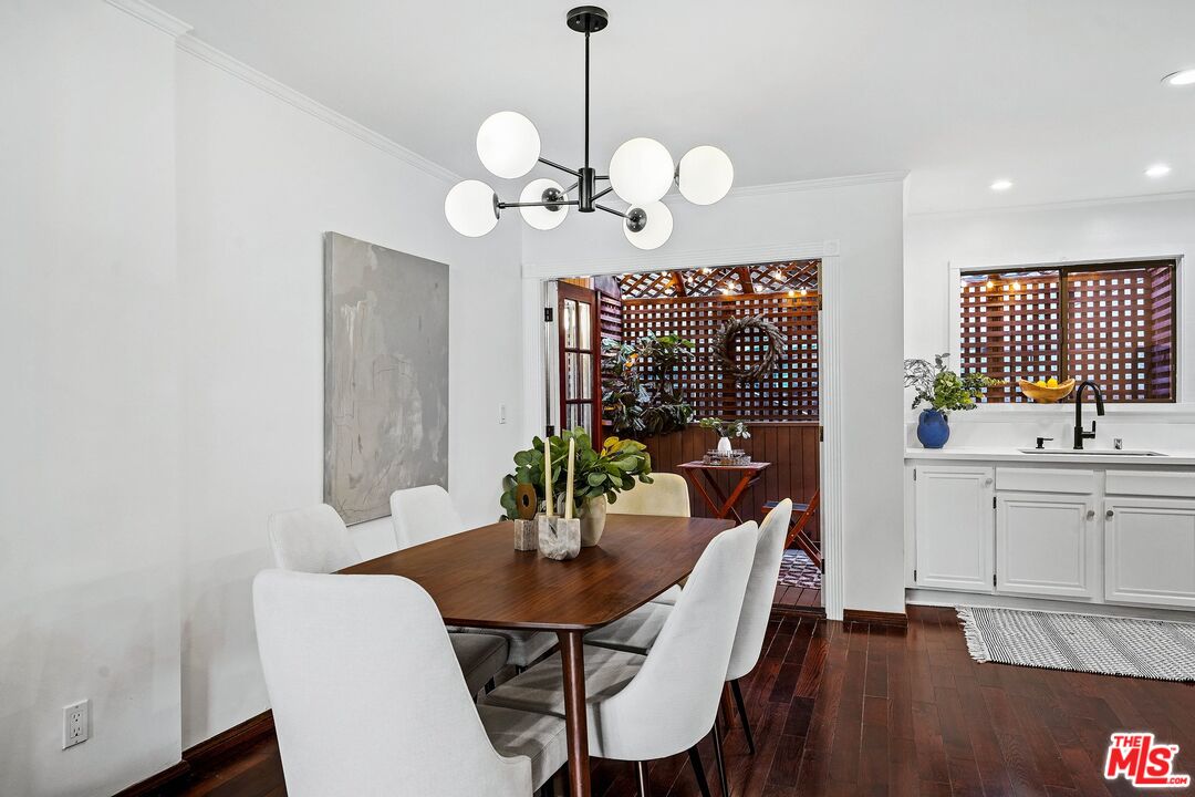 853 Larrabee St Unit: 4